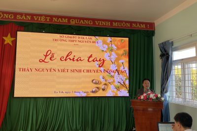 Lễ chia tay thầy Nguyễn Viết Sinh về nơi công tác mới